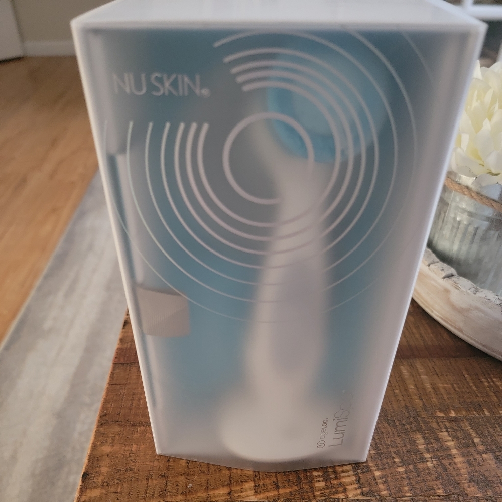 LUMI SPA SKIN CLEANSING DEVICE